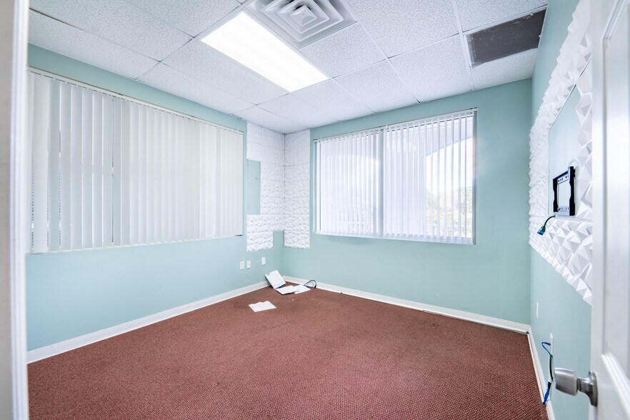 More Photos Of 540 NW University, Port Saint Lucie Office Residential For Sale