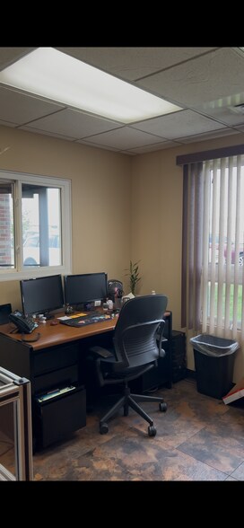 More Photos Of 7156 Sulier Dr, Temperance Manufacturing For Lease