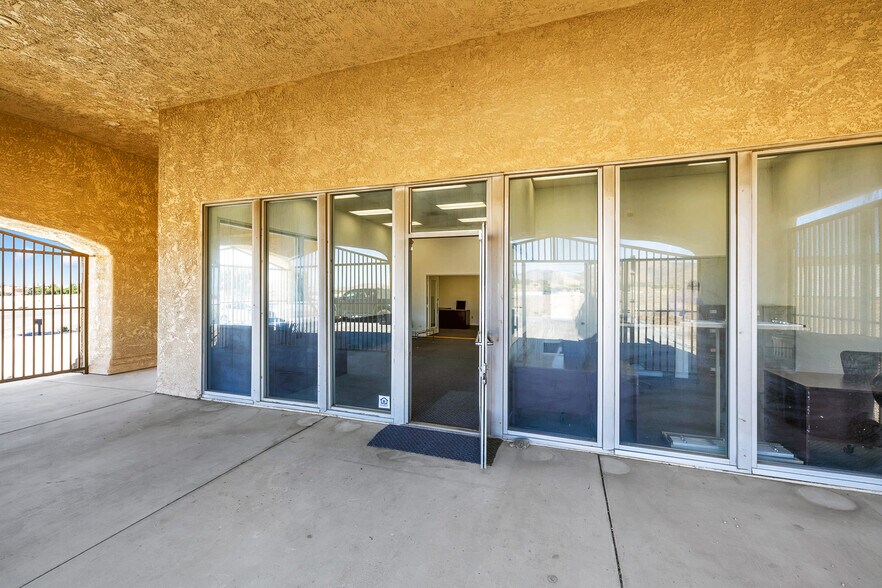 More Photos Of 2660 Pearblossom Hwy, Palmdale Office Residential For Sale