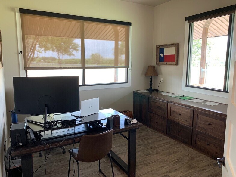 More Photos Of 105 McBar Dr, Jarrell Light Distribution For Lease