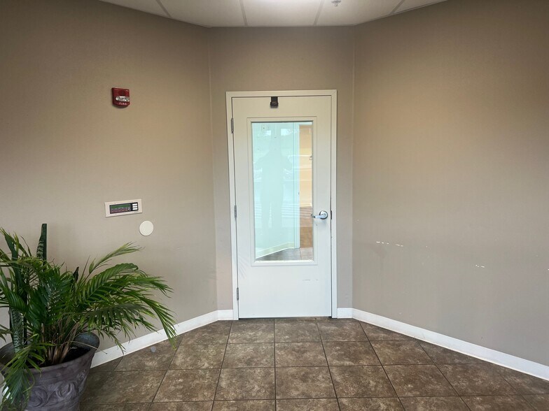 More Photos Of 5230 Willow Creek Dr, Springdale Medical For Lease