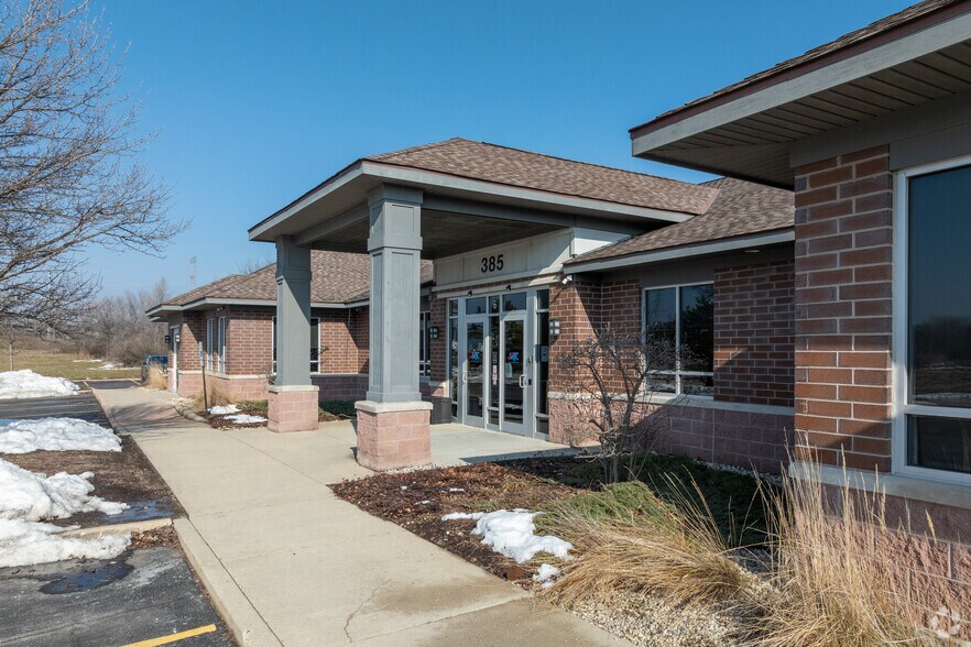 More Photos Of 385 Millennium Dr, Crystal Lake Office For Sale
