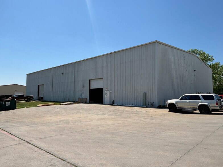 More Photos Of 2690 Old Alton Rd, Denton Warehouse For Lease