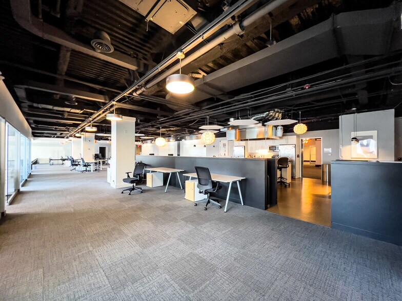 More Photos Of 100 N Queen St, Lancaster Office For Sale