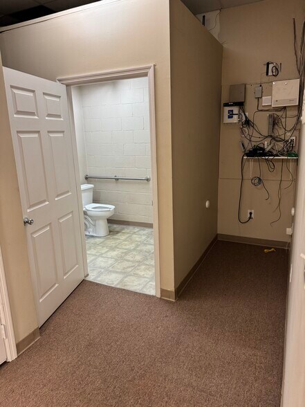 More Photos Of 2503 Manchester Expy, Columbus Freestanding For Lease