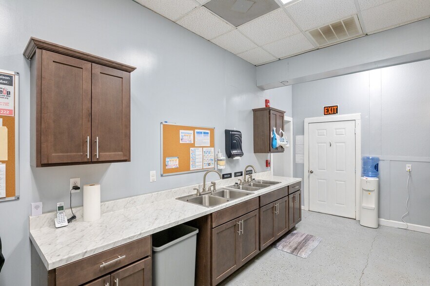 More Photos Of 10366 Highway 100, Scotts Hill Flex For Sale