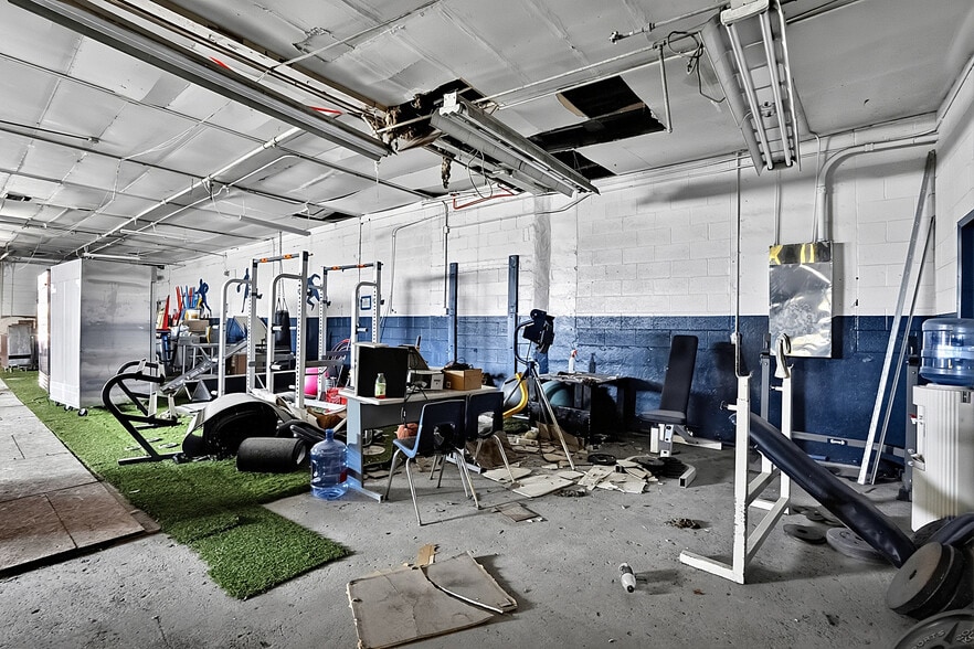 More Photos Of 12925 Auburn St, Detroit Warehouse For Sale