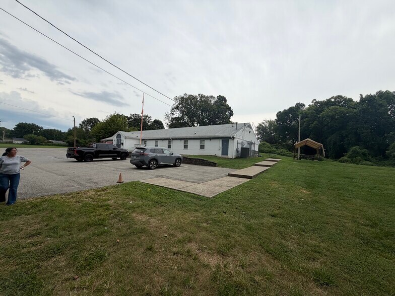 More Photos Of 198 Thompson Ave, Louisville Religious Facility For Sale