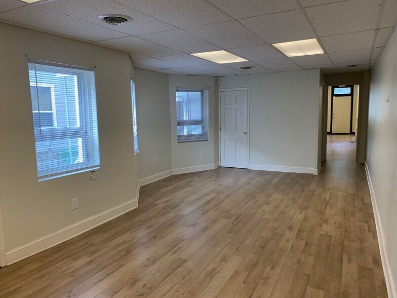 More Photos Of 122 E King St, York General Retail For Lease