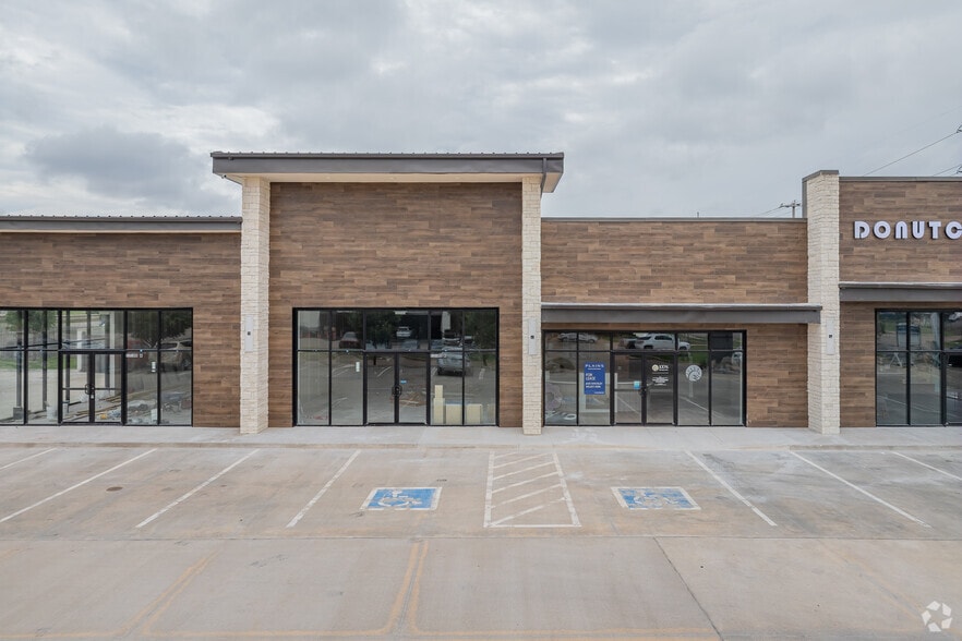 More Photos Of 13200 N Pennsylvania Ave, Oklahoma City General Retail For Lease