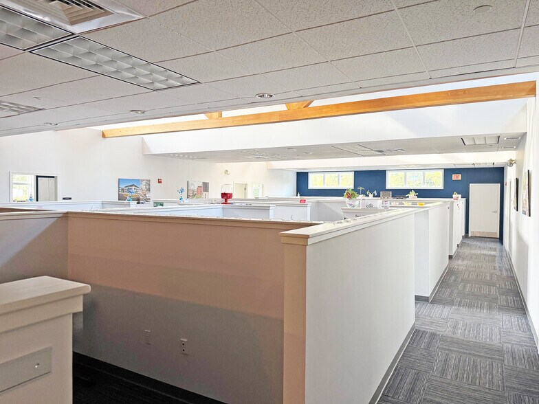 More Photos Of 15 Research Rd, East Falmouth Warehouse For Lease