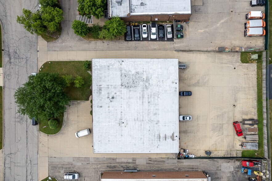 More Photos Of 294 Commonwealth Dr, Carol Stream Industrial For Lease