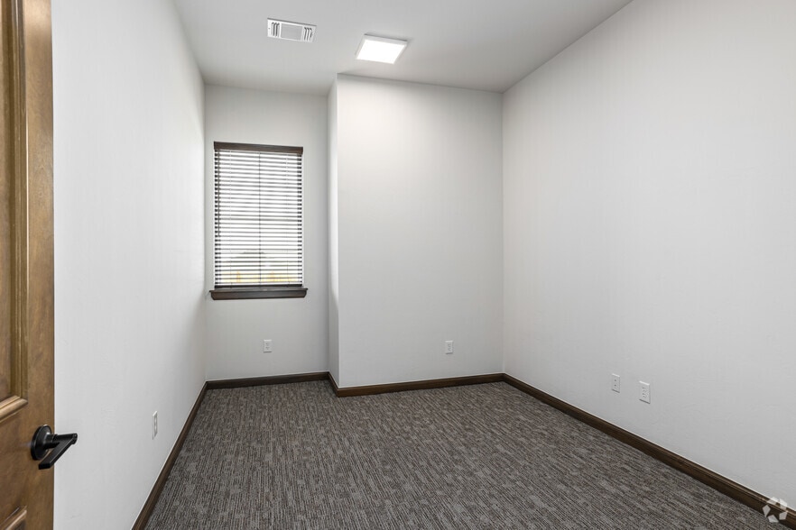 More Photos Of 17800 Knox Farm Rd, Edmond Unknown For Lease