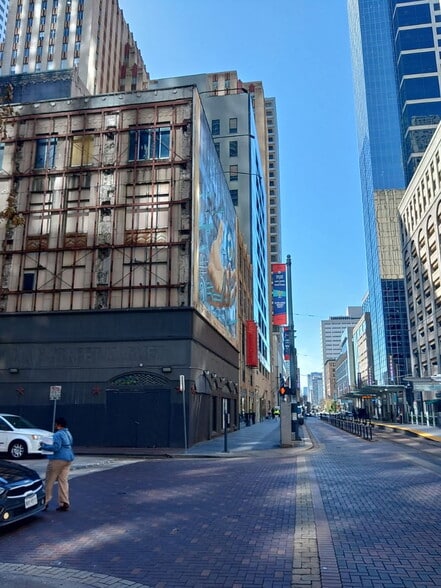 More Photos Of 917 Main St, Houston Apartments For Sale