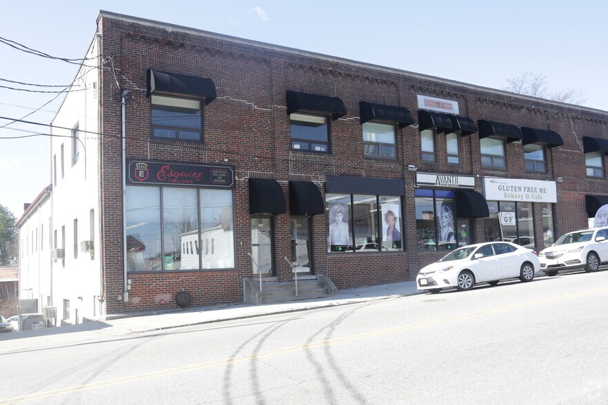 More Photos Of 742-750 Main St, Winchester Office For Lease