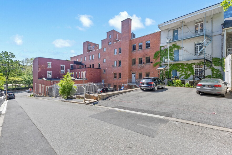 More Photos Of 1023 Rue Berri, Montréal Apartments For Sale