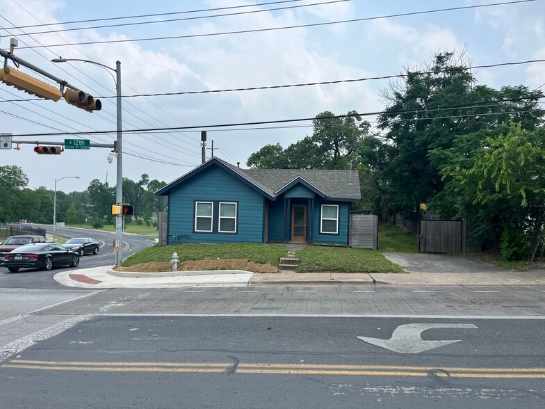 Primary Photo Of 2211 E 12th St, Austin General Retail For Lease