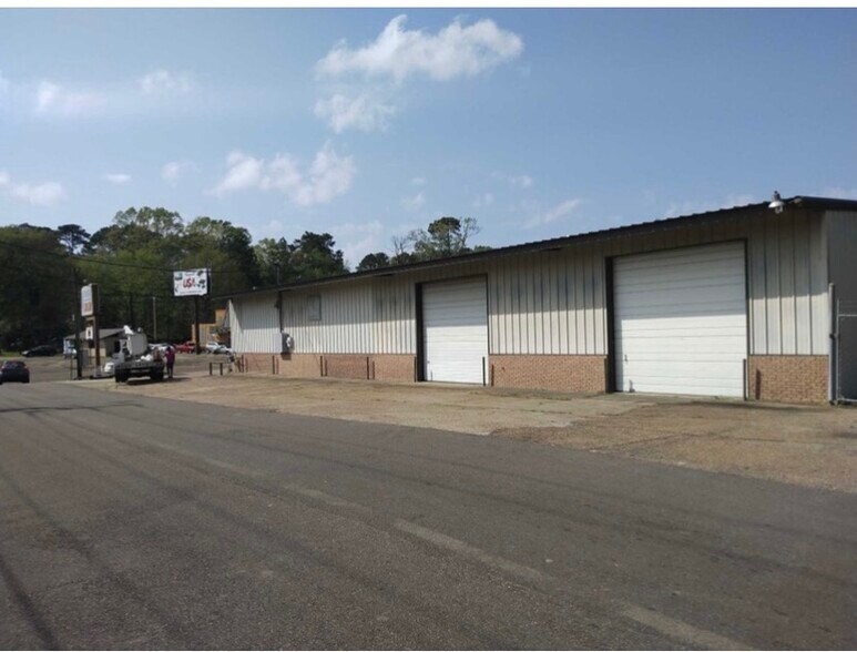 More Photos Of 3088 Terry Rd, Jackson Light Distribution For Sale