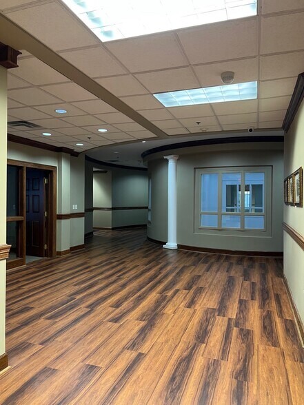 More Photos Of 6501 Kingston Pike, Knoxville Bank For Lease