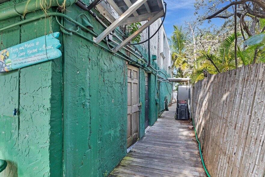 More Photos Of 90311 Old Hwy, Tavernier General Retail For Sale