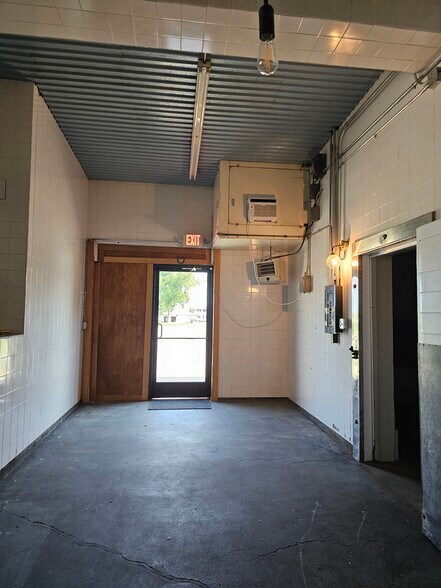 More Photos Of 4600 13th St, Great Falls Light Distribution For Lease
