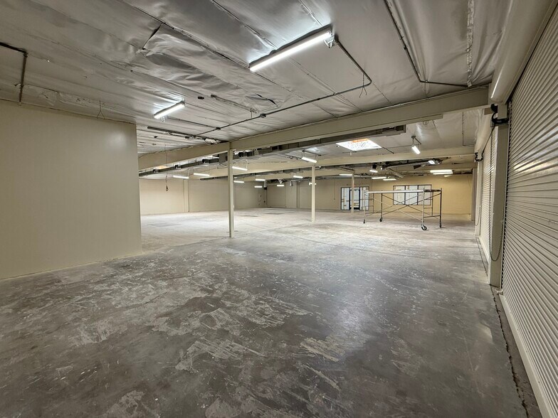 More Photos Of 5915 Kester Ave, Van Nuys Light Manufacturing For Lease