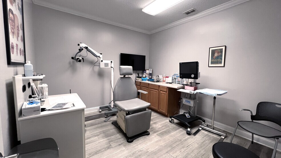 More Photos Of 6817 Southpoint Pky, Jacksonville Medical For Sale