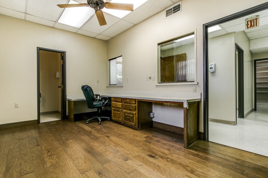 More Photos Of 2231 Peggy Ln, Garland Medical For Sale
