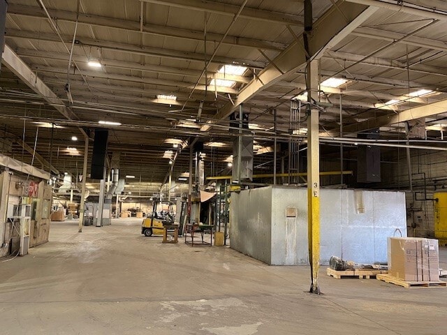 More Photos Of 320 N Clark Dr, El Paso Warehouse For Lease