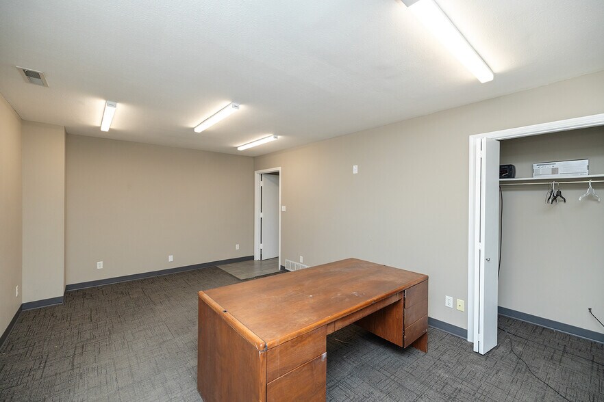 More Photos Of 130 E 10th Ave, South Hutchinson Industrial For Sale