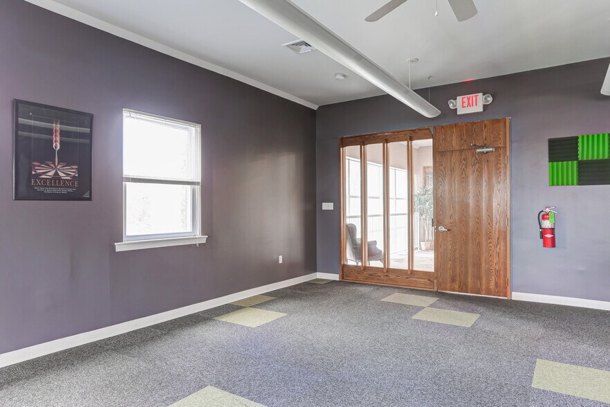 More Photos Of 704 Lisburn Rd, Camp Hill Office For Lease