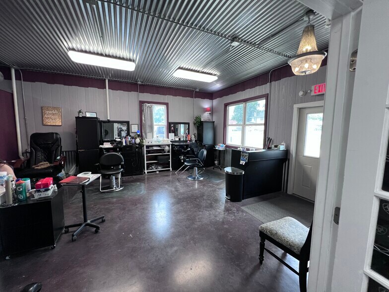 More Photos Of 427 W 6th Ave, Garnett Storefront Retail Office For Sale