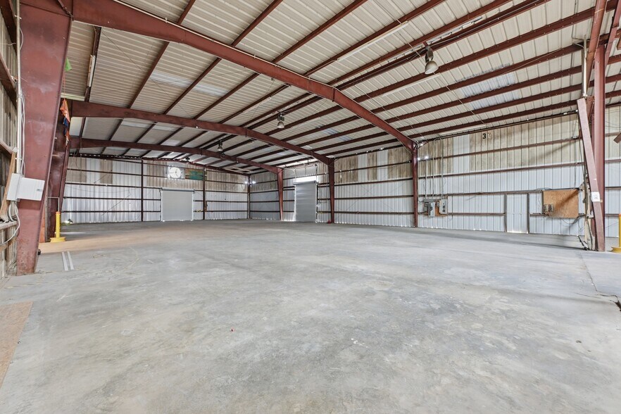 More Photos Of 619 Cassat Ave, Jacksonville Warehouse For Lease