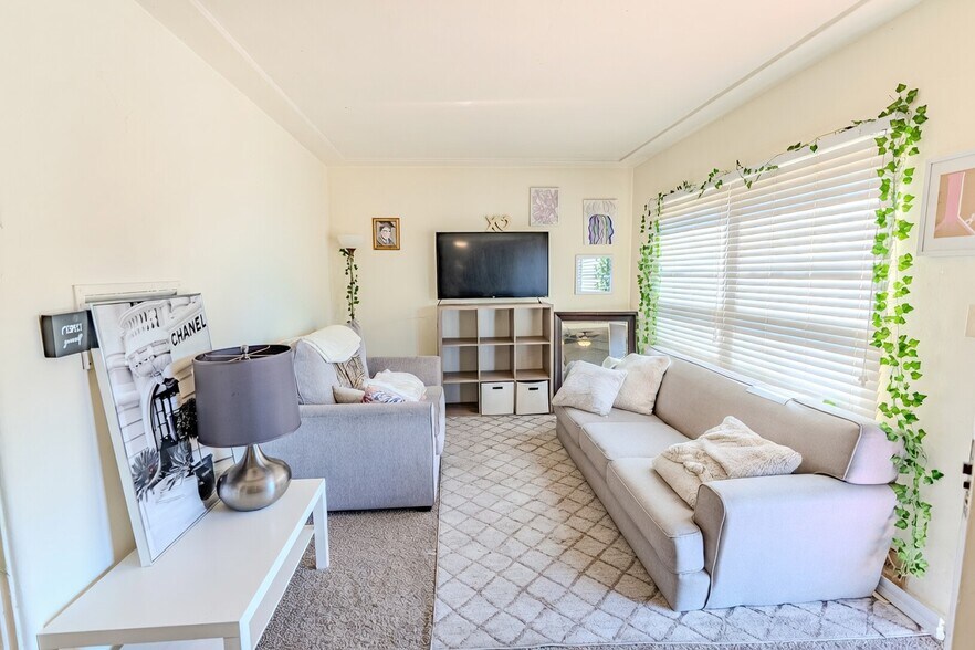 More Photos Of 2202-2216 E St, San Diego Apartments For Sale