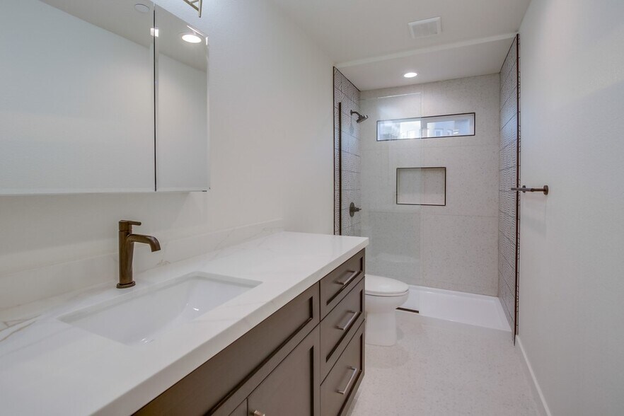 More Photos Of 3449 Ocean Front Walk, San Diego Apartments For Sale