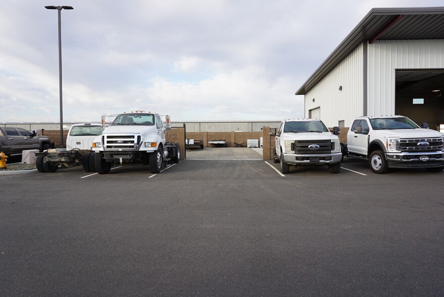 More Photos Of 3005 Rainier Pl, Pasco Warehouse For Lease