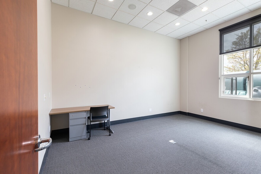 More Photos Of 600 American Way, Windsor Warehouse For Lease