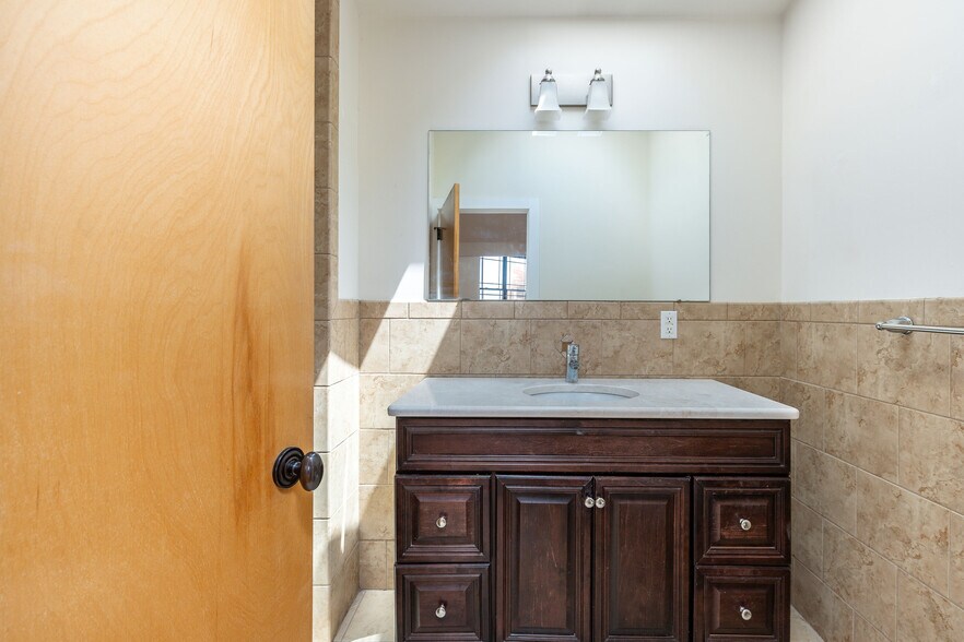 More Photos Of 4557 Manayunk Ave, Philadelphia Apartments For Sale