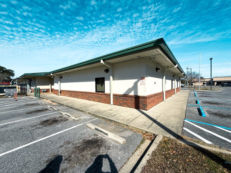 More Photos Of 6451 North W St, Pensacola Office For Sale
