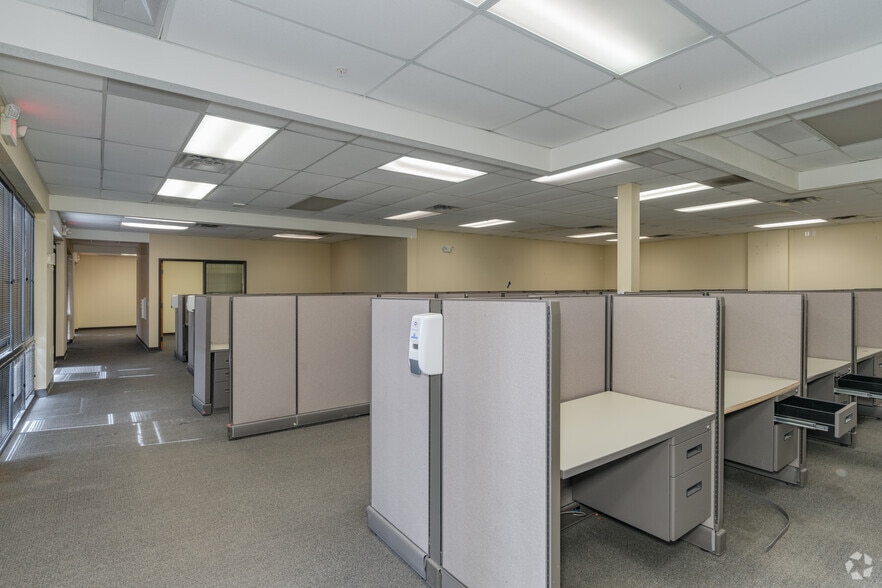 More Photos Of 2550 N Thunderbird Cir, Mesa Office For Lease