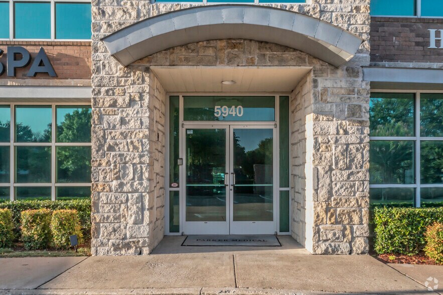 More Photos Of 5940 W Parker Rd, Plano Office For Sale