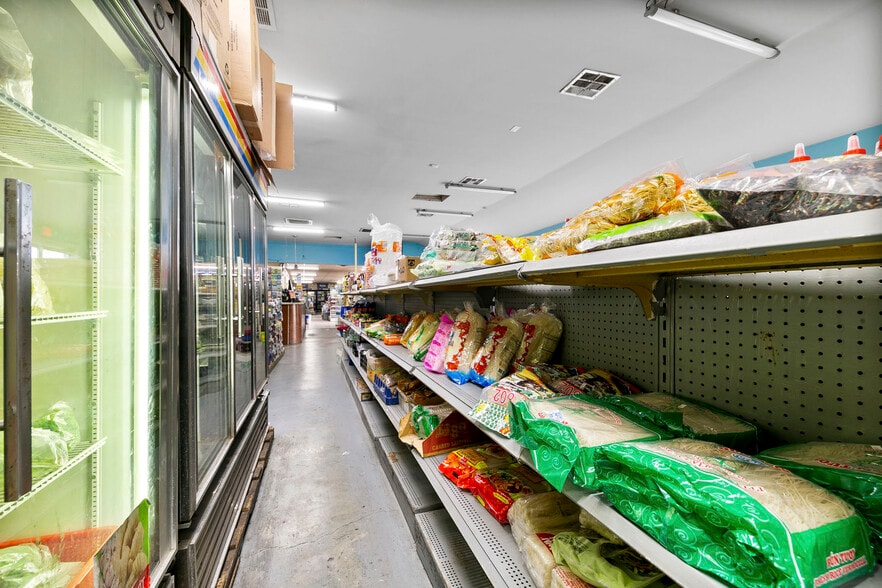 More Photos Of 103 Henderson St, Palacios Convenience Store For Sale