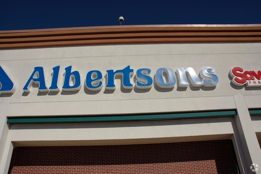 More Photos Of 3046 Lavon Dr, Garland General Retail For Lease