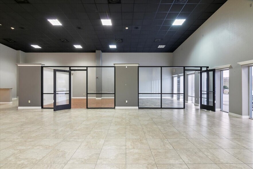 More Photos Of 7920 Eastex Fwy, Beaumont Light Distribution For Sale
