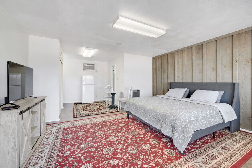 More Photos Of 12900 Soda Lake Rd, Santa Margarita Hotel For Sale