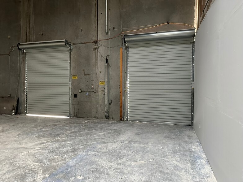 More Photos Of 9208 Palm River Rd, Tampa Warehouse For Lease