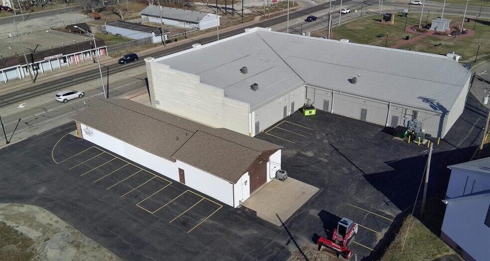 More Photos Of 206 N Main St, Creve Coeur Freestanding For Lease
