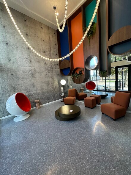 More Photos Of 1915 Commonwealth St, Houston Office For Lease