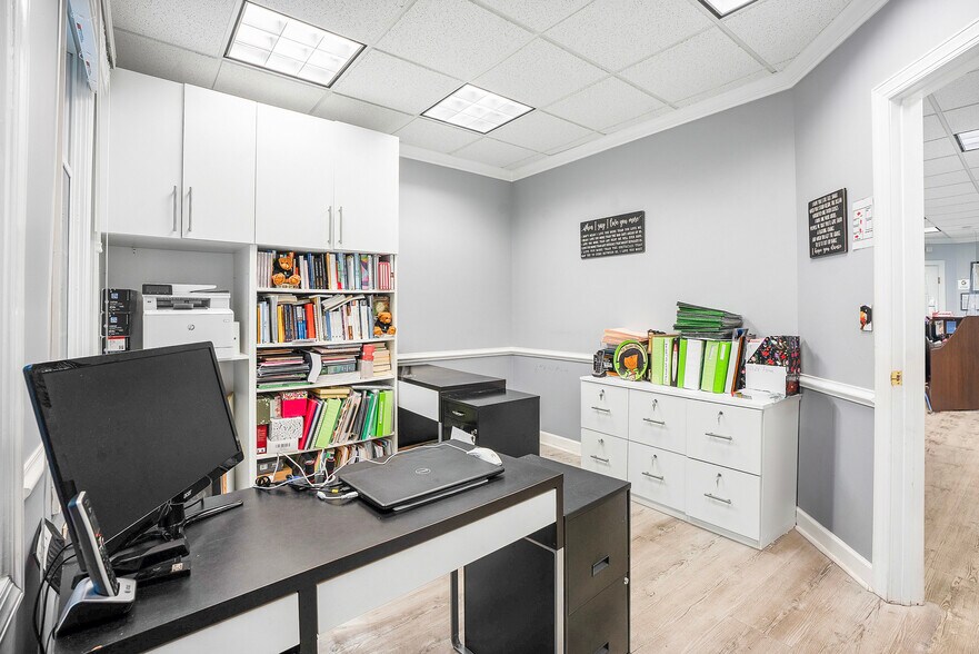 More Photos Of 7901-7915 Belle Point Dr, Greenbelt Office For Sale