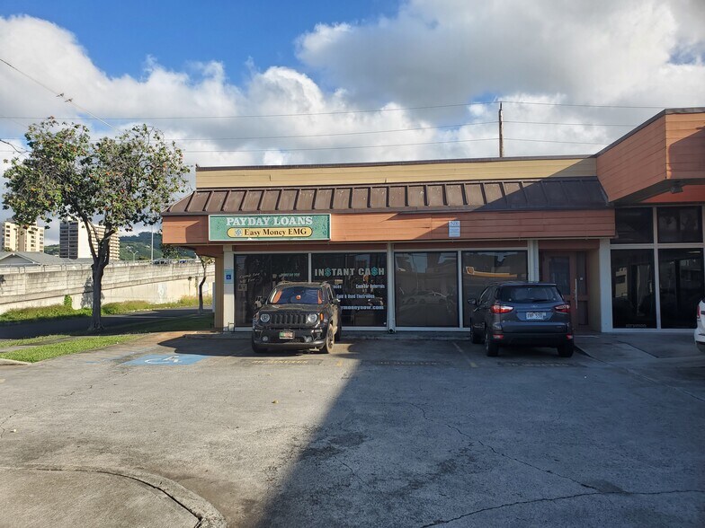 More Photos Of 2000 S Beretania St, Honolulu Storefront Retail Office For Lease